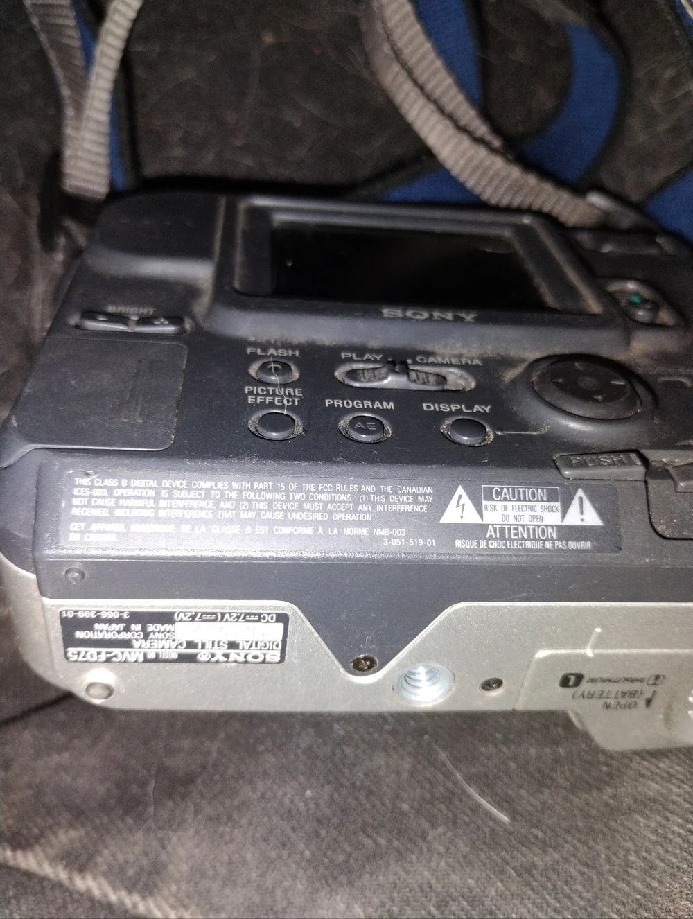 Sony FD Mavica MVC-FD75 Digital Still Camera with 3.5 Floppy NO BATTERY UNTESTED